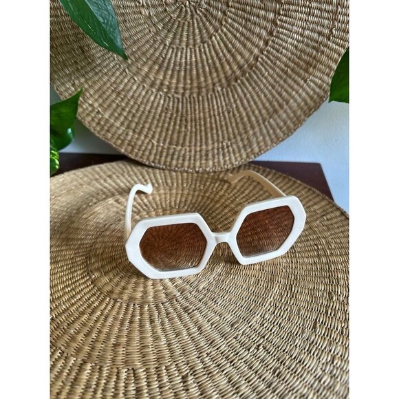 Large fun Hexagon tan sunglasses - Picture 2 of 9